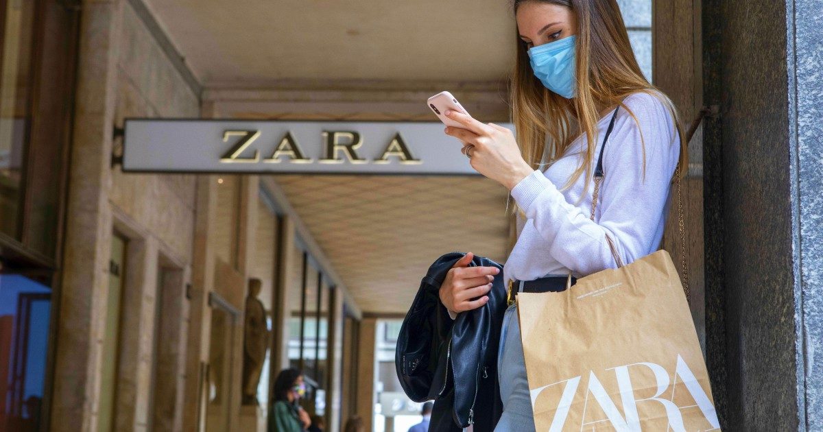 Coronavirus, Inditex (Zara) chiude 1.200 store nel mondo: la pandemia accelera le vendite online e si rimpicciolisce la rete di negozi