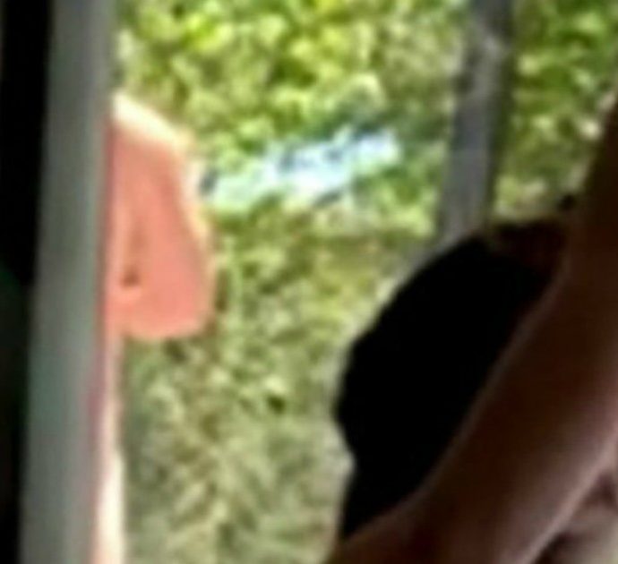Chris Cuomo, l’epic fail del giornalista fratello del governatore Usa: appare nudo mentre la moglie fa la videolezione