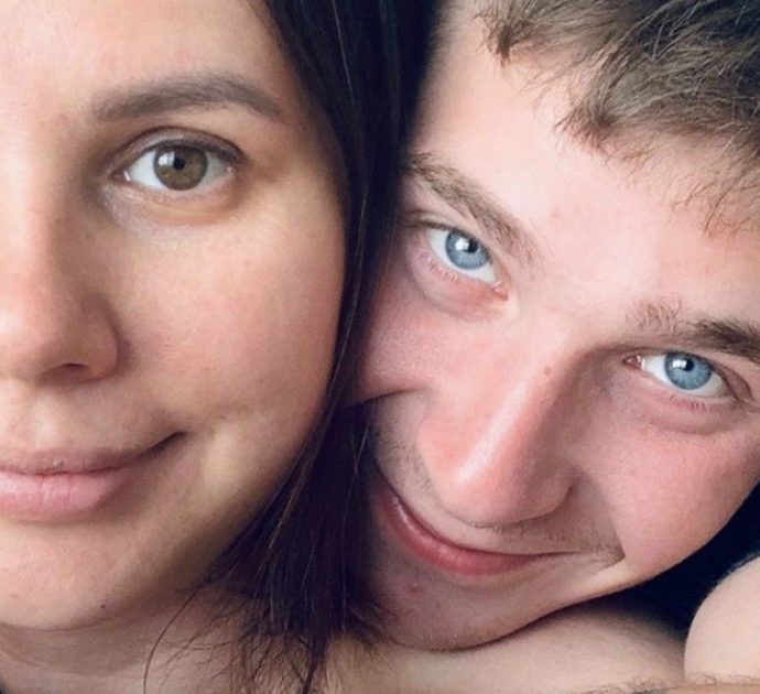 Famosa influencer russa diventa mamma: nata la bimba avuta dal figliastro di 14 anni più giovane