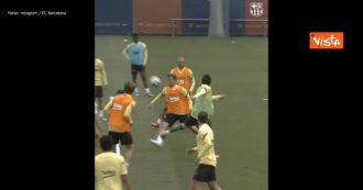 Copertina di Lionel Messi, l’assist in allenamento con il Barcellona è geniale: il pallone d’oro spiazza i compagni