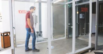 Copertina di Israele, nasce il tunnel che sanifica dal Covid