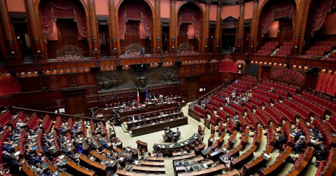 Le tre task force non bastano: “Commissione sulle fake news”