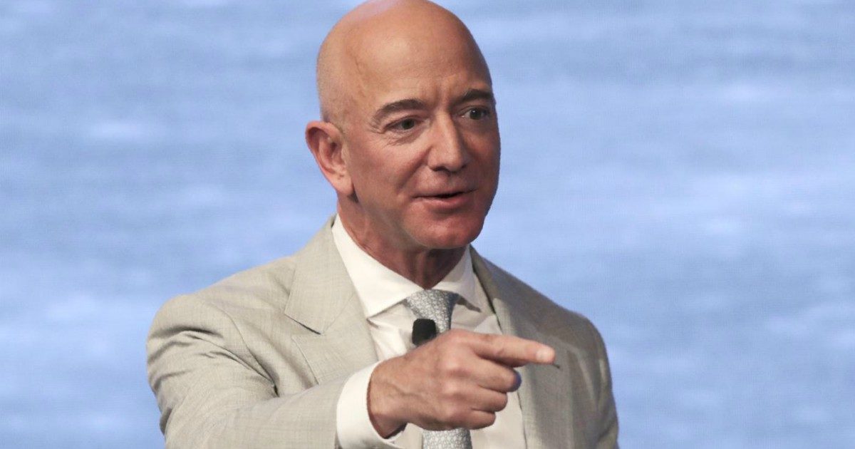 Jeff Bezos, l’uomo più ricco del mondo batte un nuovo record: ha guadagnato 13.000 milioni di dollari in un giorno