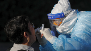 Copertina di Coronavirus, record di nuovi casi in Cina: in 24 ore registrati 57 positivi, 36 legati al focolaio in un mercato di Pechino