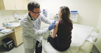 Copertina di Speranza: “Vaccino entro l’anno” Garattini: “Non ci sono certezze”