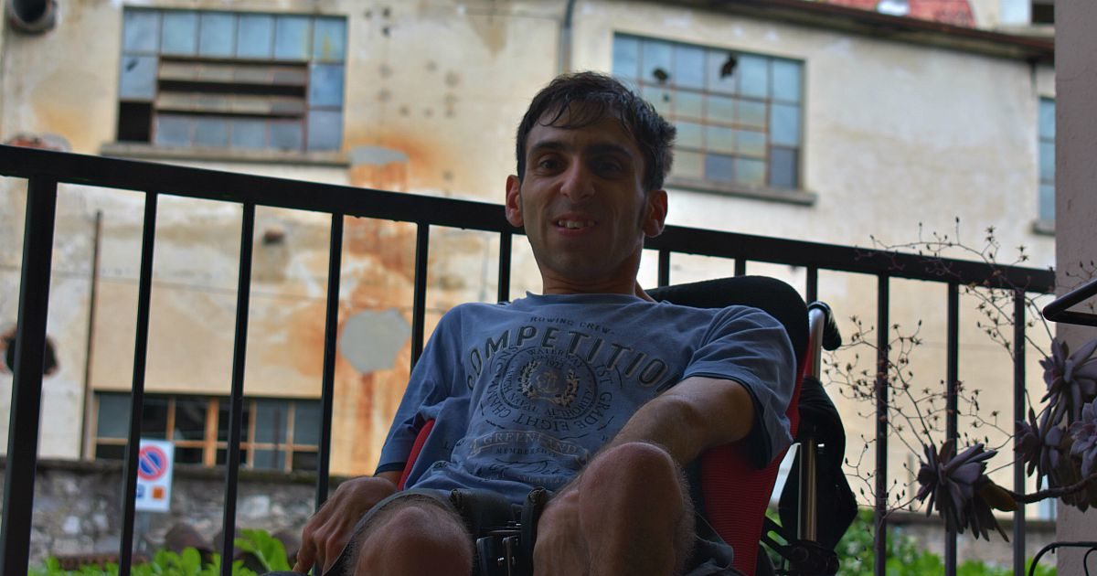 “Scrittura e musica i miei modi di comunicare preferiti”. Così è nata “Finestra”, canzone sulla quarantena per dare voce ai ragazzi disabili