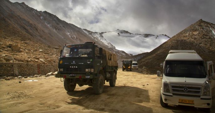 Cina-India, scontri al confine tra i due eserciti: 20 soldati di Nuova Delhi uccisi, non succedeva dal 1975