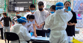 Copertina di Coronavirus, nuova ondata di contagi a Pechino. “Situazione estremamente grave, lotta contro il tempo”