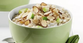 Copertina di Mandorle ottime come antidepressivo, l’avena alleata contro il diabete e i lupini contro il colesterolo: tutti i benefici di questi “superfood”