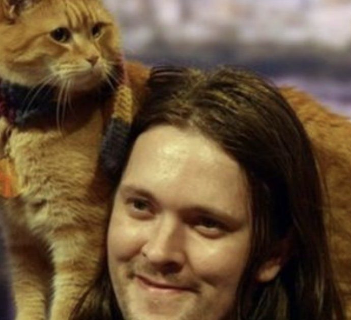 Bob è morto: addio al gatto che ha “salvato la vita” al suo padrone ex tossicodipendente diventando protagonista di libri e film