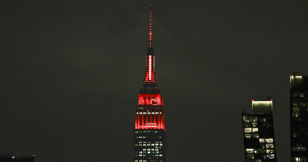 New York, incendio all’Empire State Building: evacuato l’edificio, nessun ferito. Le immagini