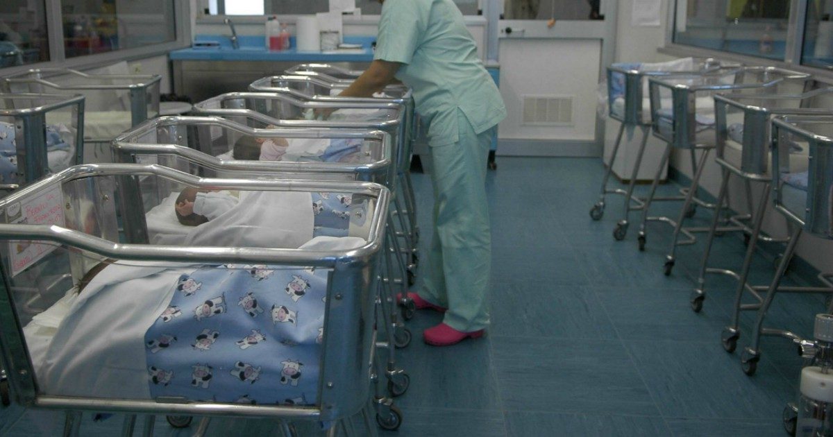 A 25 anni partorisce 9 gemelli: i medici ne avevano contati “solo” 7 durante le ecografie