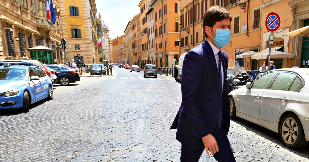Aborto, Speranza ha chiesto parere al Consiglio di sanità “per favorire quello farmacologico”. In Umbria manifestazione contro lo stop