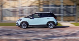 Copertina di Honda Jazz. La musica cambia, più elettrica che ibrida