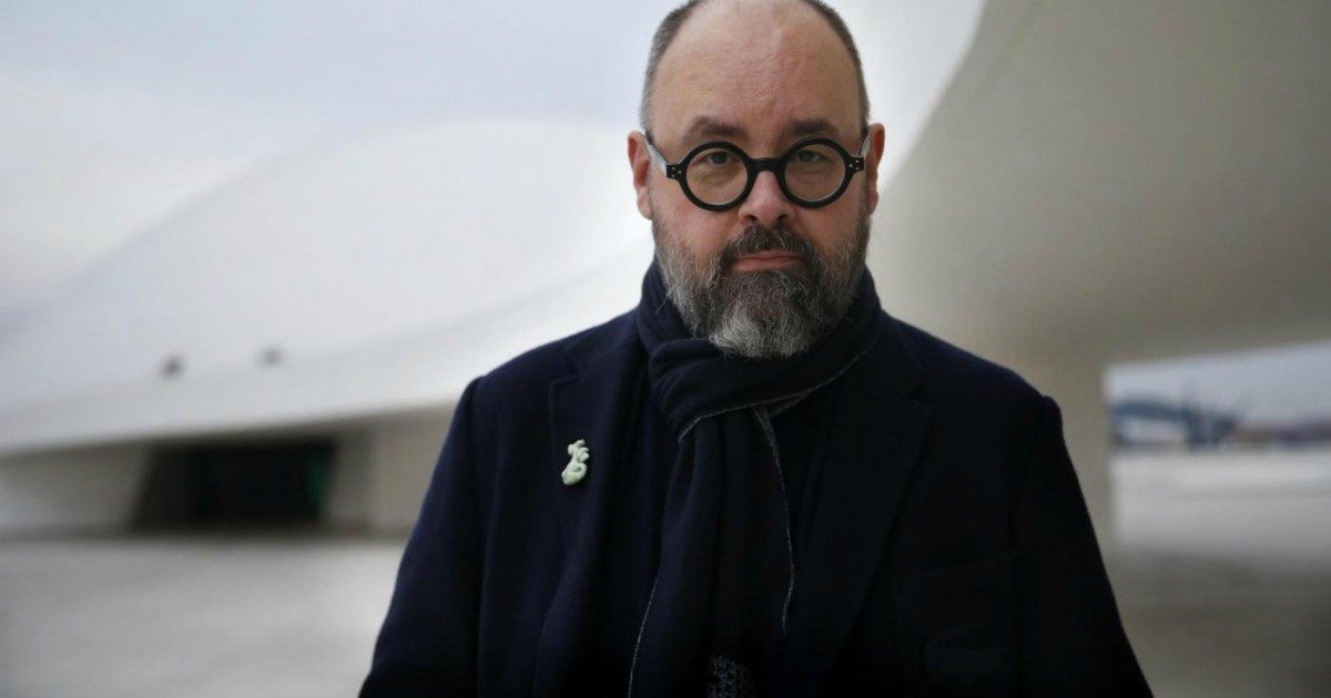 Morto Carlos Ruiz Zafón, addio allo scrittore de “L’ombra del vento”: aveva 55 anni, da tempo lottava contro il cancro