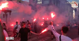 Copertina di Milano, centri sociali e antagonisti protestano sotto al palazzo della Regione: ‘Assassini. Strage Covid ha responsabili, commissariare Lombardia’