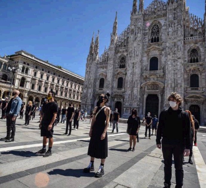 Milano, “Io lavoro con la musica”: il flashmob per il settore dello spettacolo. In piazza anche Diodato, Levante, Ghemon e Manuel Agnelli – FOTO