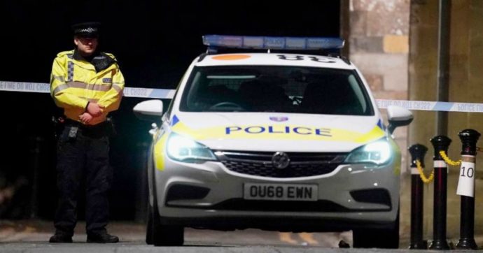 Regno Unito, accoltella e uccide tre persone: arrestato 25enne richiedente asilo. Polizia: “È terrorismo”