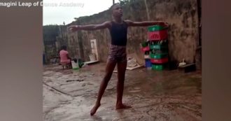 Copertina di Danza sotto la pioggia a piedi nudi: il video del giovane ballerino nigeriano fa il giro del mondo
