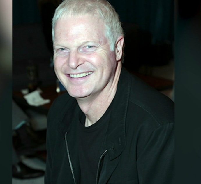 Morto Steve Bing, ex compagno di Liz Hurley: “Si è lanciato dal 27esimo piano di un grattacielo a Los Angeles”