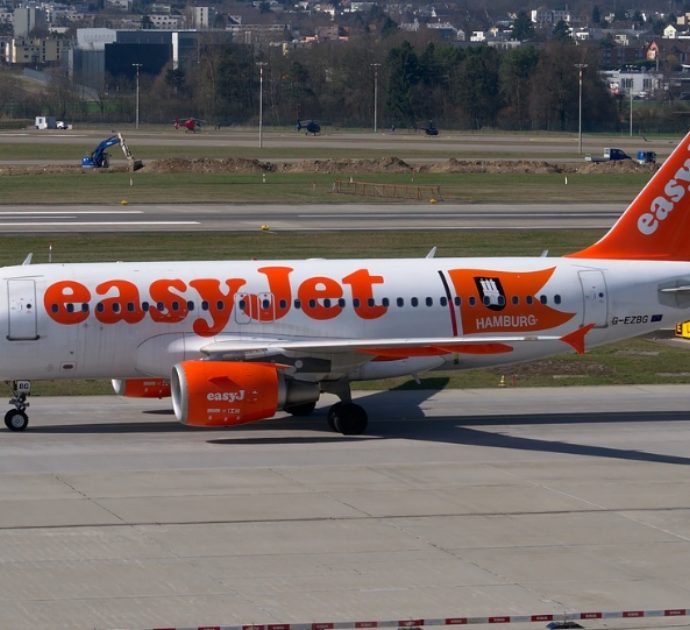 Paura sul volo EasyJet Londra-Maiorca per un allarme bomba: l’aereo viene scortato dai caccia dell’aeronautica spagnola