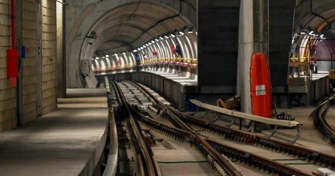 Tangenti metro Milano, il dirigente arrestato: “Metti cavo sbagliato, se ne accorgono solo con incendio”. E si interessava ai lavori su ‘frenate’