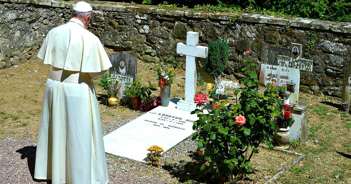 I Folli di Dio, la lotta di classe della Chiesa degli umili. Da Milani e La Pira a Turoldo: “Dove si fonda il diritto di licenziare del padrone?”