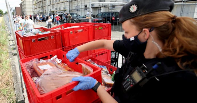 Macelli infetti, nuovo lockdown. Il governo vieta i subappalti