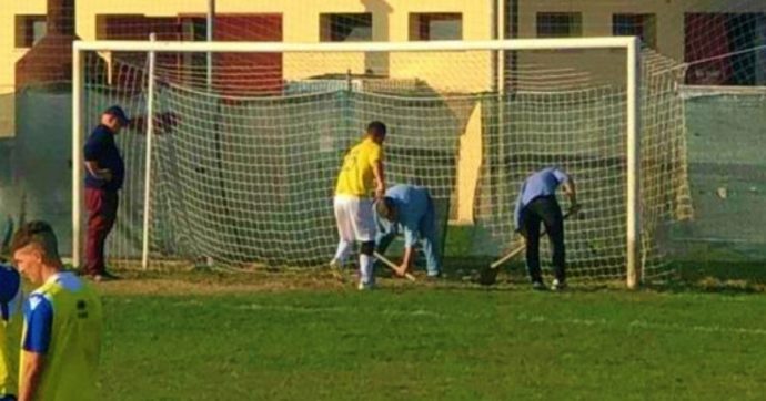 Domeniche bestiali – La bandierina come spada, la buca per abbassare la porta: le perle di una stagione (interrotta) di calcio minore
