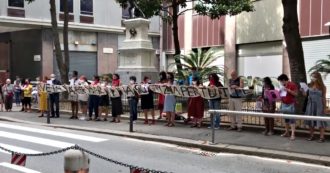 Copertina di Martina Rossi, sit-in di Non una di meno al tribunale di Genova contro la sentenza di assoluzione: “Verità e giustizia per tutte”