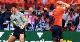 Copertina di Olanda-Italia, rigori e sofferenza: vent’anni fa le parate di Toldo che gelarono Amsterdam e portarono gli azzurri in finale ad Euro 2000