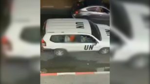 Copertina di Sesso nell’auto dell’Onu a Tel Aviv: il video-scandalo fa il giro del web e il funzionario finisce sotto inchiesta