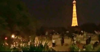 Copertina di Parigi, 2mila giovani organizzano festa improvvisata in centro: guerriglia nella notte con la polizia. 5 fermati, 9 agenti feriti