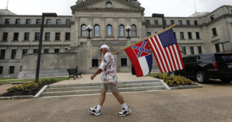 Copertina di Usa, via il simbolo confederato dalla bandiera del Mississippi: “È retaggio razzista”. Le Camere approvano, si prepara la legge