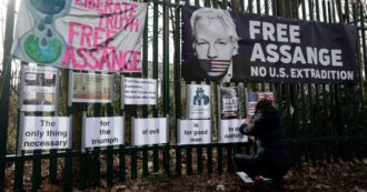 Copertina di Assange non fa più notizia e gli Usa ne approfittano
