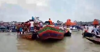 Copertina di Bangladesh, scontro tra traghetti in un fiume di Dacca: decine di morti. Le immagini dei soccorsi