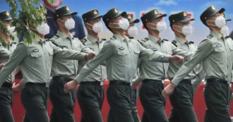 Copertina di Coronavirus, la Cina annuncia la sperimentazione di un vaccino. A testarlo saranno i militari