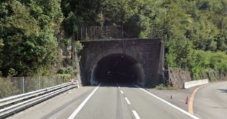 Autostrade, tratto della A7 chiuso per lavori in una galleria: fino a 16 km di coda tra Genova e Ronco Scrivia. Nodo genovese in tilt e proteste