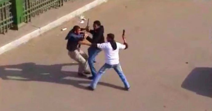 Egitto, raid e pestaggi impuniti per reprimere il dissenso: le ‘Baltagiya’, i criminali arruolati da al-Sisi contro gli oppositori