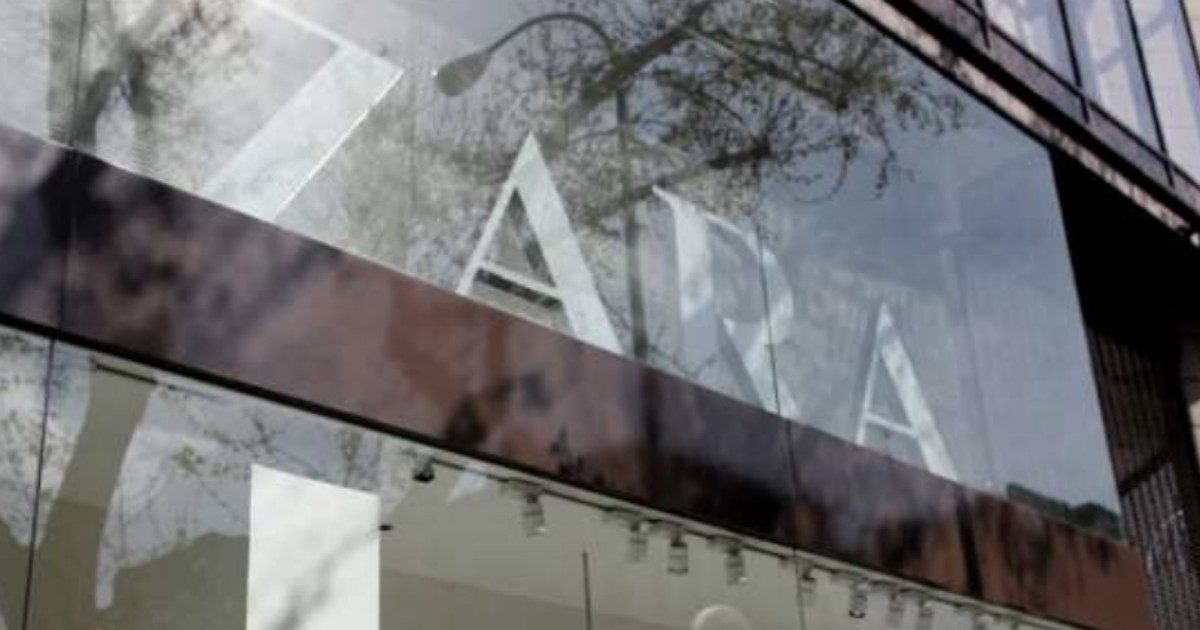 ‘Per un pugno di vestiti di Zara’: tre clienti in fila davanti ai camerini si prendono a schiaffoni