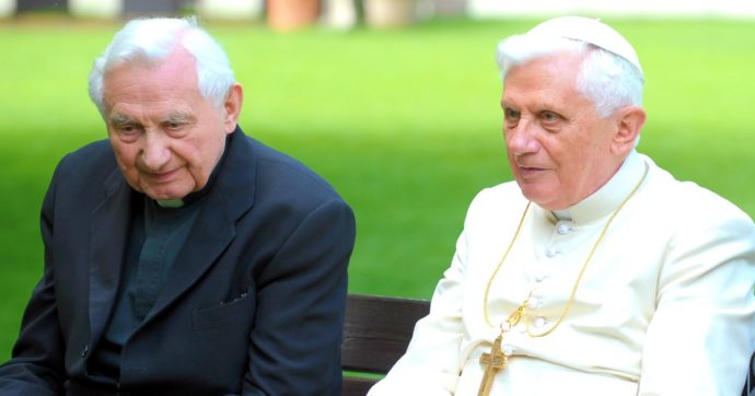 Georg Ratzinger, morto il fratello di Benedetto XVI: dal sacerdozio insieme all’ultima visita, monsignore e Papa emerito erano inseparabili