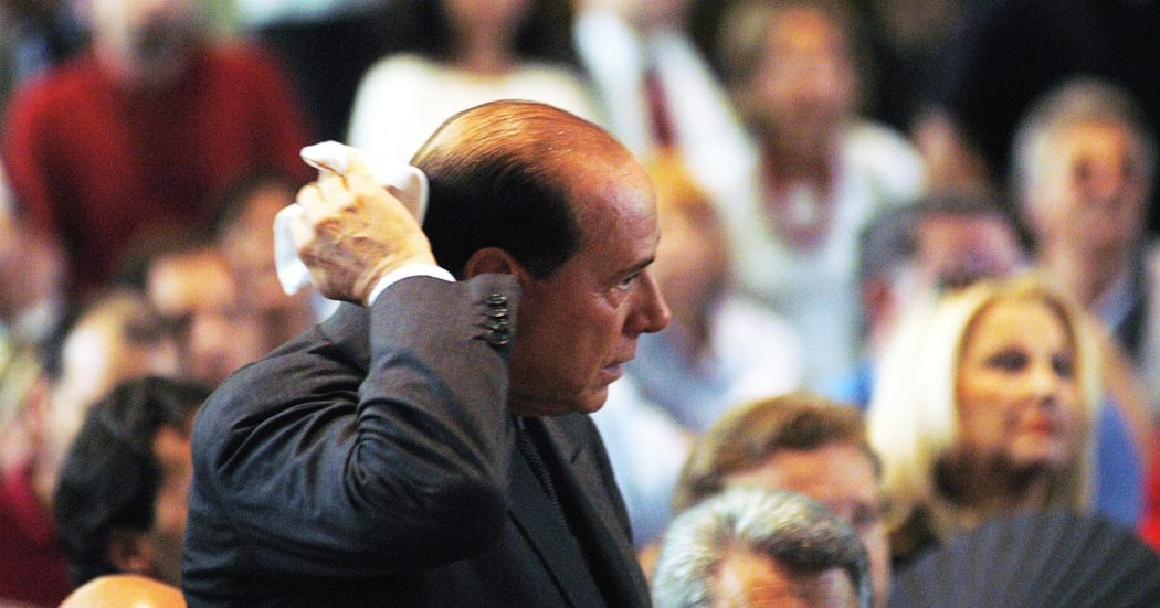 Silvio Berlusconi, dal “cimicione” delle “procure eversive” alle “notizie agghiaccianti” sul pool di Milano: quando l’ex premier denunciava “fatti gravissimi”. Che poi si sono rivelati bufale o casi di calunnia