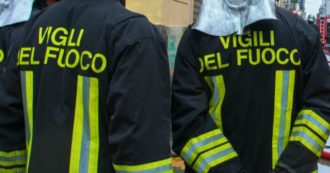 Copertina di Genova, i pompieri si rifiutano di togliere uno striscione antifascista. Usb: “Non creava nessun pericolo, non è nostro compito”