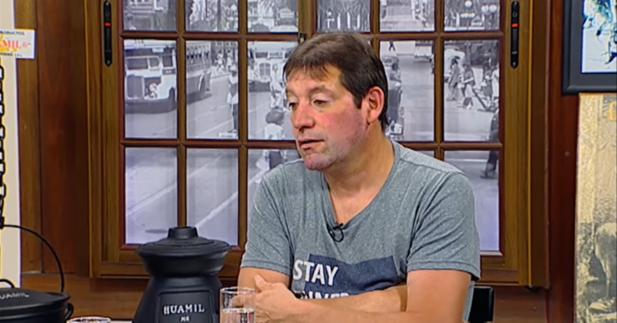 Fabian O’Neill dimesso dall’ospedale dopo un attacco al fegato. La figlia chiede aiuto: “È dipendente dall’alcol, serve un trapianto”