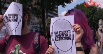 Copertina di Lombardia, studenti universitari in presidio: “Regione garantisca le borse di studio. L’emergenza sanitaria ha colpito anche noi”