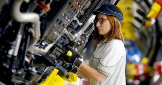 Copertina di Auto, è semestre nero: dimezzate le vendite e a rischio i lavoratori