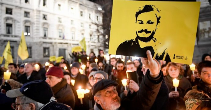 Copertina di Regeni, i pm di Roma indagano su dieci 007 Fico: “Il Cairo ci dà un cazzotto in faccia”