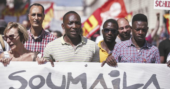 Copertina di Stati popolari: Soumahoro invita in piazza il premier Conte