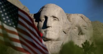 Copertina di 4 luglio, Trump al Monte Rushmore: “Non sarà smantellato, non si cancella la nostra storia”. Polemiche per la folla e il rischio di contagi