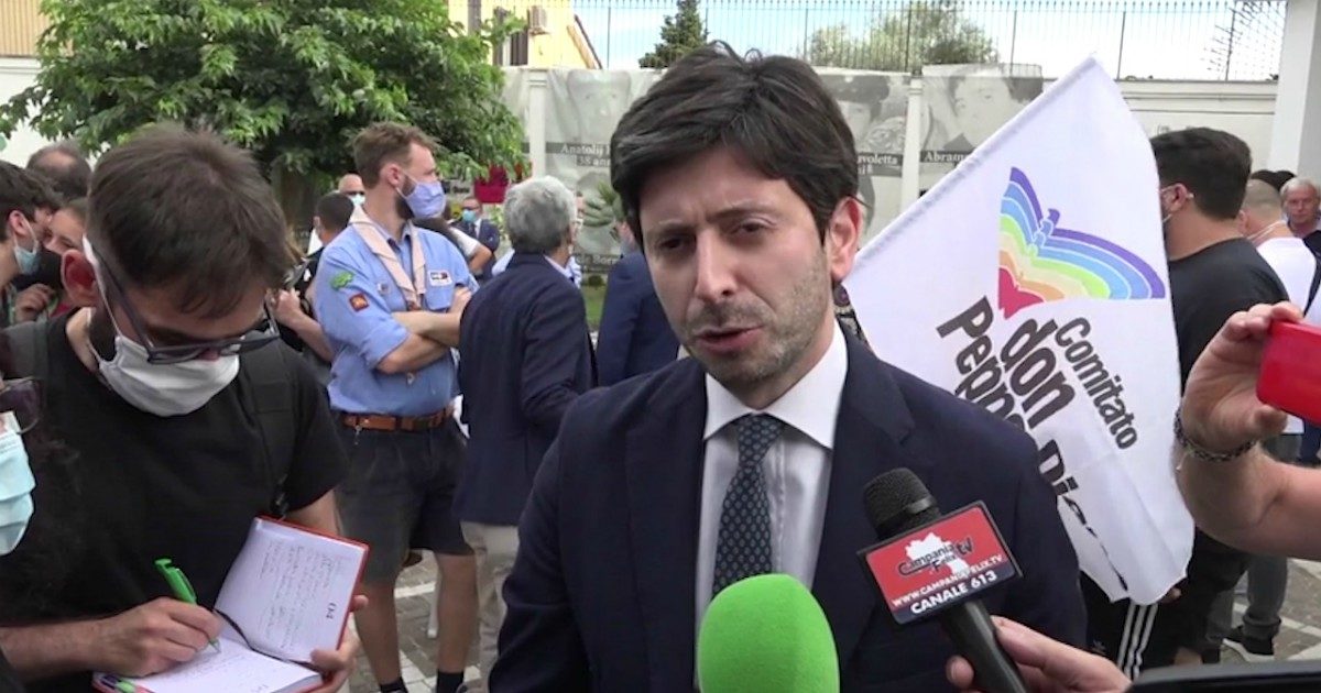 Coronavirus, Speranza: “Tampone per chi arriva da Parigi o da ‘zone rosse’ della Francia “. Spagna registra più di 30mila contagi da venerdì. In Usa quasi 200mila morti